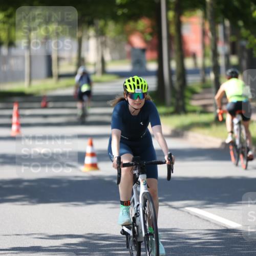 10.08.2025 - GEWOBA Citytriathlon Bremen Yannick Fuchs http://msf.ph/oto/8566392 10.08.2025 14:57:08 Radfahren 388, 414 meine-sportfotos.de