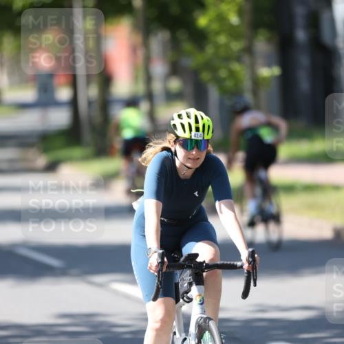 10.08.2025 - GEWOBA Citytriathlon Bremen Yannick Fuchs http://msf.ph/oto/8566393 10.08.2025 14:57:09 Radfahren 388, 414 meine-sportfotos.de