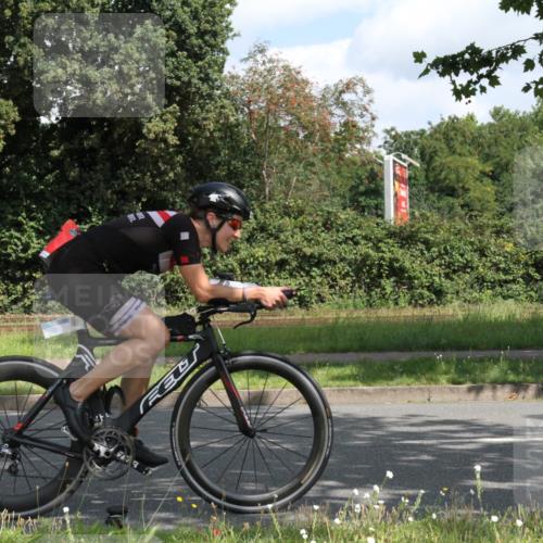 10.08.2025 - GEWOBA Citytriathlon Bremen Yannick Fuchs http://msf.ph/oto/8566413 10.08.2025 12:16:49 Radfahren 567, 742, 783, 822, 843, 877, 902, 915, 1010, 1035, 1039 meine-sportfotos.de