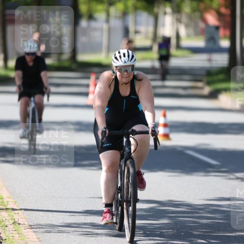 10.08.2025 - GEWOBA Citytriathlon Bremen Yannick Fuchs http://msf.ph/oto/8566425 10.08.2025 14:57:39 Radfahren 340, 398, 413, 420, 437, 452 meine-sportfotos.de