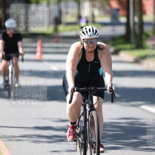 10.08.2025 - GEWOBA Citytriathlon Bremen Yannick Fuchs http://msf.ph/oto/8566429 10.08.2025 14:57:39 Radfahren 340, 398, 413, 420, 437, 452 meine-sportfotos.de