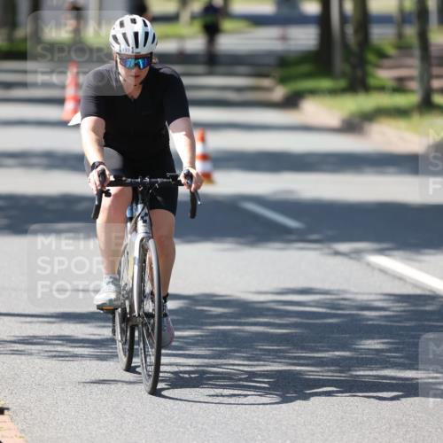 10.08.2025 - GEWOBA Citytriathlon Bremen Yannick Fuchs http://msf.ph/oto/8566433 10.08.2025 14:57:40 Radfahren 340, 398, 413, 420, 437, 452 meine-sportfotos.de