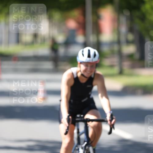 10.08.2025 - GEWOBA Citytriathlon Bremen Yannick Fuchs http://msf.ph/oto/8566468 10.08.2025 14:57:52 Radfahren 398, 420, 452 meine-sportfotos.de