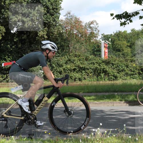 10.08.2025 - GEWOBA Citytriathlon Bremen Yannick Fuchs http://msf.ph/oto/8566531 10.08.2025 12:17:57 Radfahren 553, 560, 566, 741, 765, 794, 833, 867, 933, 966, 977, 1025 meine-sportfotos.de