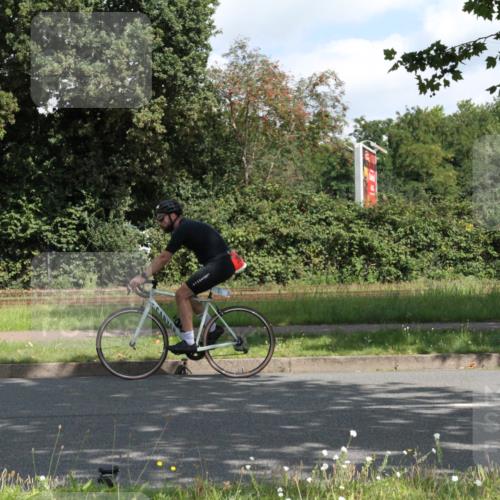 10.08.2025 - GEWOBA Citytriathlon Bremen Yannick Fuchs http://msf.ph/oto/8566533 10.08.2025 12:17:58 Radfahren 553, 560, 566, 741, 765, 794, 833, 867, 933, 966, 977, 1025 meine-sportfotos.de