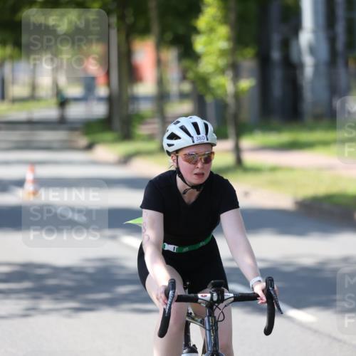 10.08.2025 - GEWOBA Citytriathlon Bremen Yannick Fuchs http://msf.ph/oto/8566534 10.08.2025 14:59:50 Radfahren 339, 380 meine-sportfotos.de