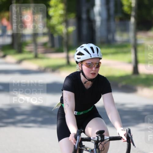 10.08.2025 - GEWOBA Citytriathlon Bremen Yannick Fuchs http://msf.ph/oto/8566536 10.08.2025 14:59:50 Radfahren 339, 380 meine-sportfotos.de