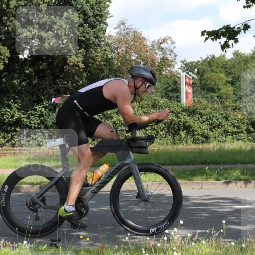 10.08.2025 - GEWOBA Citytriathlon Bremen Yannick Fuchs http://msf.ph/oto/8566539 10.08.2025 12:18:02 Radfahren 553, 560, 579, 582, 741, 765, 794, 833, 867, 933, 966, 977 meine-sportfotos.de