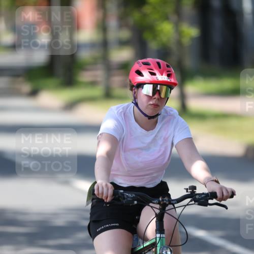 10.08.2025 - GEWOBA Citytriathlon Bremen Yannick Fuchs http://msf.ph/oto/8566550 10.08.2025 15:02:42 Radfahren 236, 391 meine-sportfotos.de