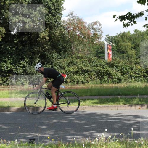 10.08.2025 - GEWOBA Citytriathlon Bremen Yannick Fuchs http://msf.ph/oto/8566563 10.08.2025 12:18:16 Radfahren 553, 579, 582, 637, 763, 794, 833, 867, 914, 966, 973, 977 meine-sportfotos.de