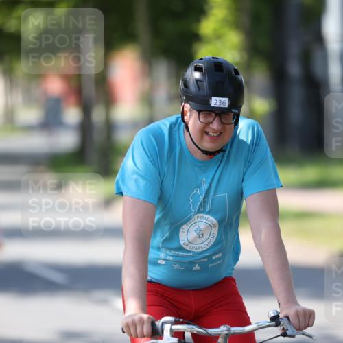 10.08.2025 - GEWOBA Citytriathlon Bremen Yannick Fuchs http://msf.ph/oto/8566564 10.08.2025 15:02:58 Radfahren 236, 354, 529 meine-sportfotos.de