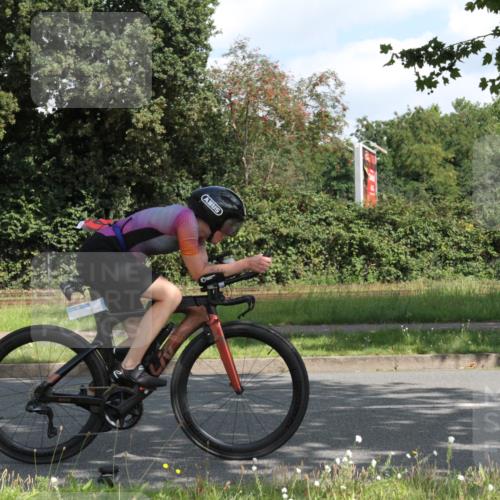 10.08.2025 - GEWOBA Citytriathlon Bremen Yannick Fuchs http://msf.ph/oto/8566566 10.08.2025 12:18:17 Radfahren 553, 579, 582, 637, 680, 763, 794, 833, 914, 966, 973, 977 meine-sportfotos.de
