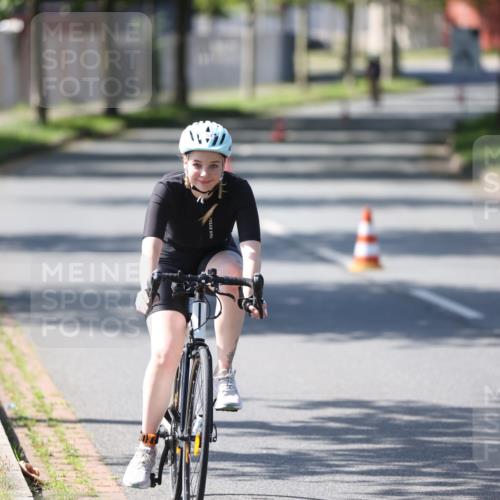 10.08.2025 - GEWOBA Citytriathlon Bremen Yannick Fuchs http://msf.ph/oto/8566572 10.08.2025 15:03:00 Radfahren 236, 354, 529 meine-sportfotos.de