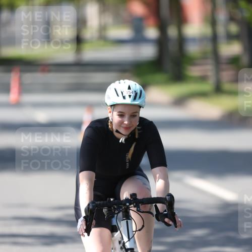 10.08.2025 - GEWOBA Citytriathlon Bremen Yannick Fuchs http://msf.ph/oto/8566574 10.08.2025 15:03:01 Radfahren 236, 354, 529 meine-sportfotos.de