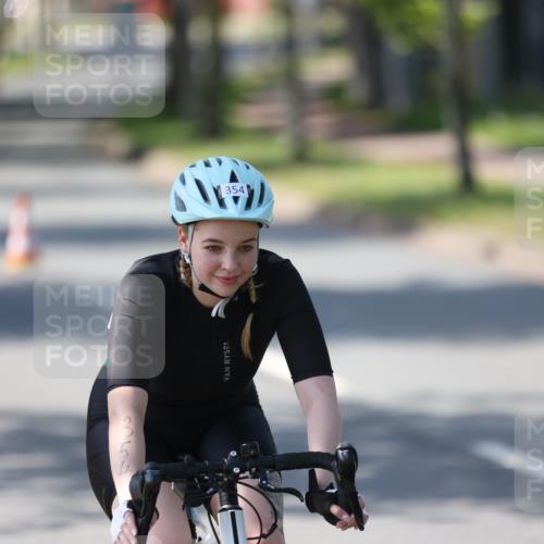 10.08.2025 - GEWOBA Citytriathlon Bremen Yannick Fuchs http://msf.ph/oto/8566576 10.08.2025 15:03:01 Radfahren 236, 354, 529 meine-sportfotos.de
