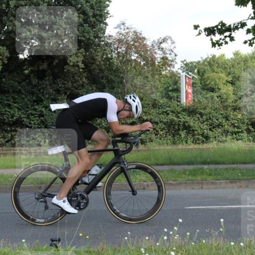 10.08.2025 - GEWOBA Citytriathlon Bremen Yannick Fuchs http://msf.ph/oto/8566591 10.08.2025 12:18:34 Radfahren 584, 637, 642, 652, 678, 680, 759, 763, 781, 855, 919, 973, 1015, 1029 meine-sportfotos.de