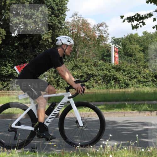 10.08.2025 - GEWOBA Citytriathlon Bremen Yannick Fuchs http://msf.ph/oto/8566637 10.08.2025 12:18:59 Radfahren 556, 789, 790, 825, 853, 978, 982, 1018 meine-sportfotos.de