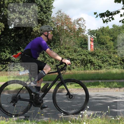 10.08.2025 - GEWOBA Citytriathlon Bremen Yannick Fuchs http://msf.ph/oto/8566681 10.08.2025 12:20:06 Radfahren 570, 639, 739, 764, 782, 784, 841, 844, 892, 920, 1027 meine-sportfotos.de