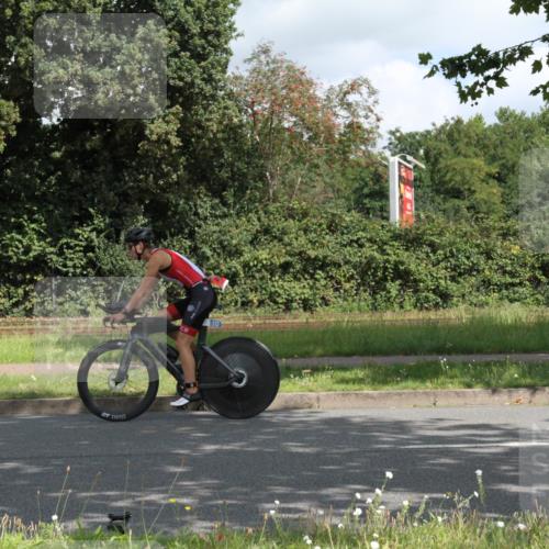 10.08.2025 - GEWOBA Citytriathlon Bremen Yannick Fuchs http://msf.ph/oto/8566702 10.08.2025 12:20:27 Radfahren 563, 565, 570, 596, 631, 720, 734, 892, 900 meine-sportfotos.de
