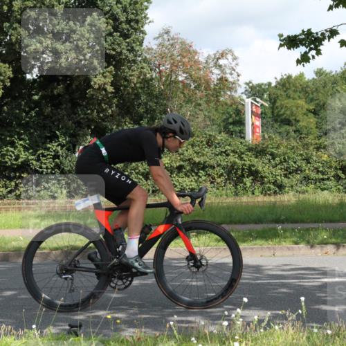 10.08.2025 - GEWOBA Citytriathlon Bremen Yannick Fuchs http://msf.ph/oto/8566714 10.08.2025 12:20:47 Radfahren 563, 734, 772, 795, 829, 899, 900, 940, 1001 meine-sportfotos.de