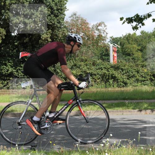 10.08.2025 - GEWOBA Citytriathlon Bremen Yannick Fuchs http://msf.ph/oto/8566720 10.08.2025 12:20:57 Radfahren 558, 581, 662, 701, 758, 772, 795, 899, 940, 969, 1001 meine-sportfotos.de