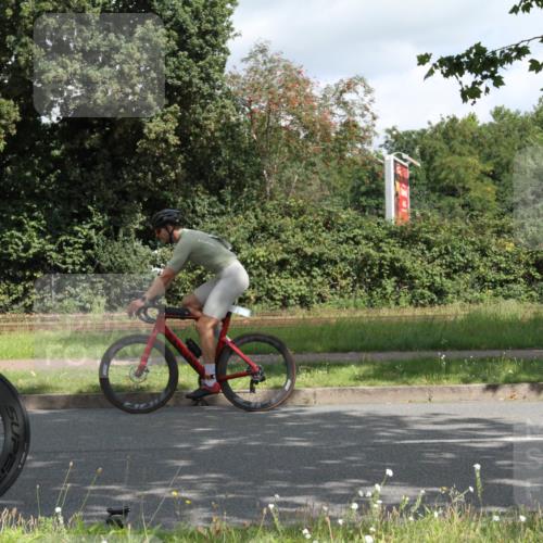 10.08.2025 - GEWOBA Citytriathlon Bremen Yannick Fuchs http://msf.ph/oto/8566721 10.08.2025 12:20:58 Radfahren 558, 581, 662, 701, 758, 772, 795, 869, 899, 940, 969, 1001 meine-sportfotos.de