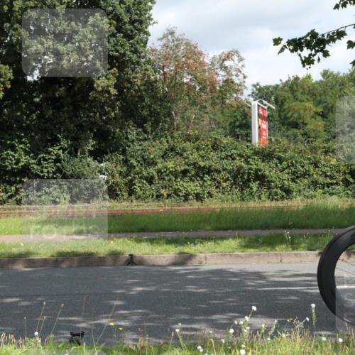 10.08.2025 - GEWOBA Citytriathlon Bremen Yannick Fuchs http://msf.ph/oto/8566722 10.08.2025 12:20:58 Radfahren 558, 581, 662, 701, 758, 772, 795, 869, 899, 940, 969, 1001 meine-sportfotos.de