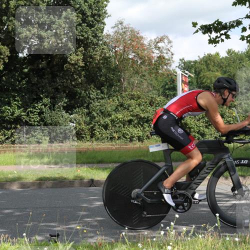10.08.2025 - GEWOBA Citytriathlon Bremen Yannick Fuchs http://msf.ph/oto/8566759 10.08.2025 12:21:22 Radfahren 555, 618, 761, 785, 813, 869, 913, 949, 975, 1002 meine-sportfotos.de
