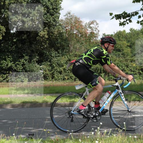 10.08.2025 - GEWOBA Citytriathlon Bremen Yannick Fuchs http://msf.ph/oto/8566760 10.08.2025 12:21:22 Radfahren 555, 618, 761, 785, 813, 869, 913, 949, 975, 1002 meine-sportfotos.de