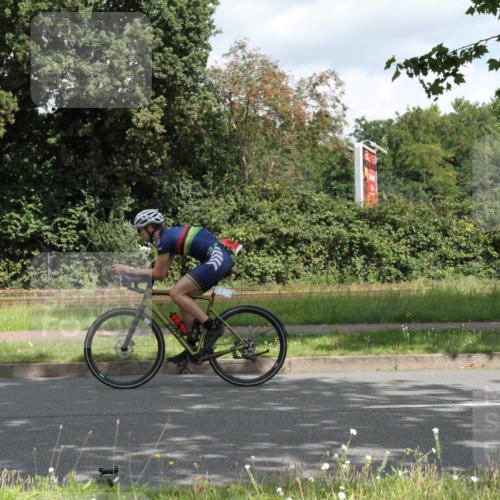10.08.2025 - GEWOBA Citytriathlon Bremen Yannick Fuchs http://msf.ph/oto/8566794 10.08.2025 12:21:34 Radfahren 618, 761, 913, 923, 949 meine-sportfotos.de