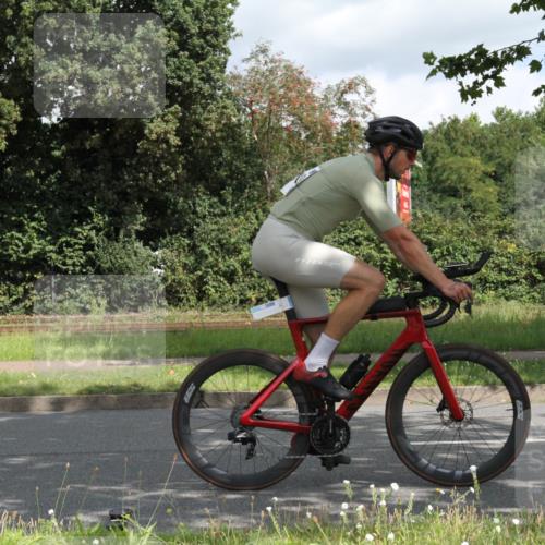 10.08.2025 - GEWOBA Citytriathlon Bremen Yannick Fuchs http://msf.ph/oto/8566807 10.08.2025 12:21:50 Radfahren 572, 862, 923 meine-sportfotos.de