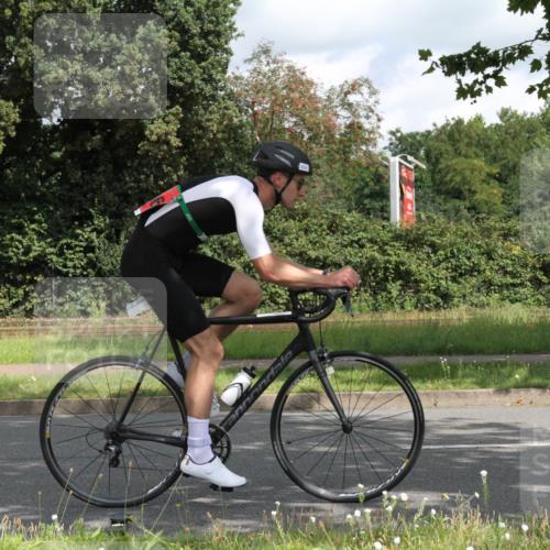 10.08.2025 - GEWOBA Citytriathlon Bremen Yannick Fuchs http://msf.ph/oto/8566829 10.08.2025 12:23:17 Radfahren 589, 603, 606, 638, 696, 740, 754, 802, 921, 934, 953 meine-sportfotos.de