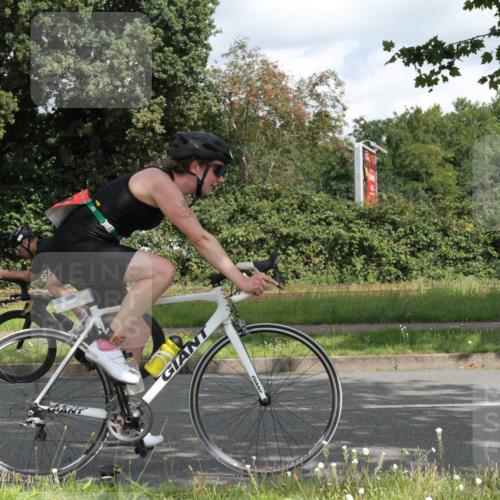 10.08.2025 - GEWOBA Citytriathlon Bremen Yannick Fuchs http://msf.ph/oto/8566831 10.08.2025 12:23:23 Radfahren 589, 606, 638, 696, 740, 754, 802, 921, 934, 945, 953 meine-sportfotos.de
