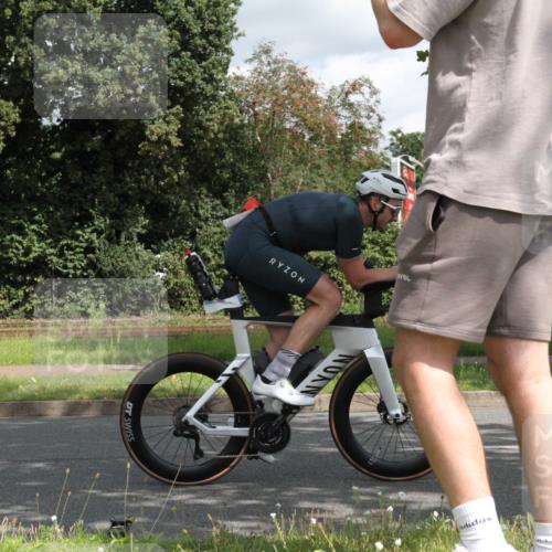 10.08.2025 - GEWOBA Citytriathlon Bremen Yannick Fuchs http://msf.ph/oto/8566866 10.08.2025 12:23:56 Radfahren 559, 614, 706, 721, 746, 815, 879 meine-sportfotos.de