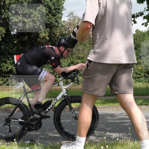 10.08.2025 - GEWOBA Citytriathlon Bremen Yannick Fuchs http://msf.ph/oto/8566867 10.08.2025 12:23:57 Radfahren 559, 614, 706, 721, 746, 815, 879 meine-sportfotos.de