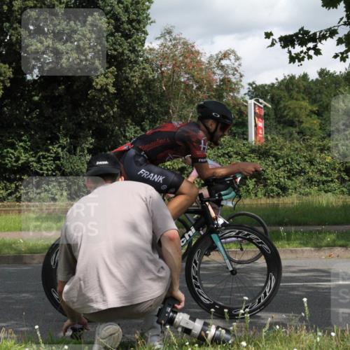 10.08.2025 - GEWOBA Citytriathlon Bremen Yannick Fuchs http://msf.ph/oto/8566874 10.08.2025 12:24:02 Radfahren 559, 614, 706, 721, 815, 879, 1028 meine-sportfotos.de