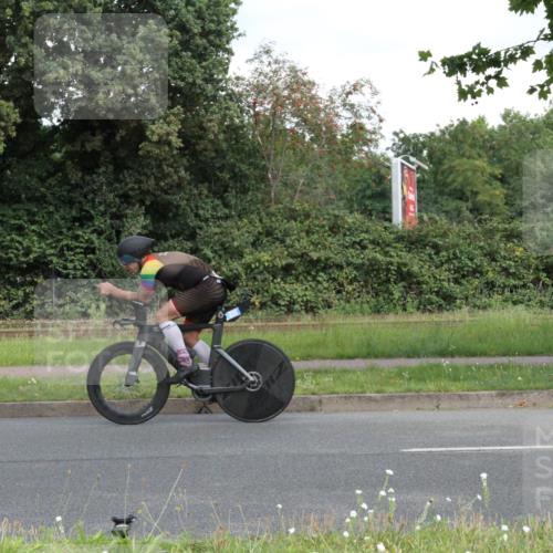 10.08.2025 - GEWOBA Citytriathlon Bremen Yannick Fuchs http://msf.ph/oto/8566881 10.08.2025 12:24:11 Radfahren 557, 614, 650, 723, 815, 879, 944, 1028 meine-sportfotos.de