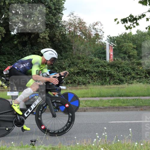 10.08.2025 - GEWOBA Citytriathlon Bremen Yannick Fuchs http://msf.ph/oto/8566909 10.08.2025 12:24:51 Radfahren 597, 672, 698, 737, 814, 880, 890, 896, 954, 955, 1006 meine-sportfotos.de