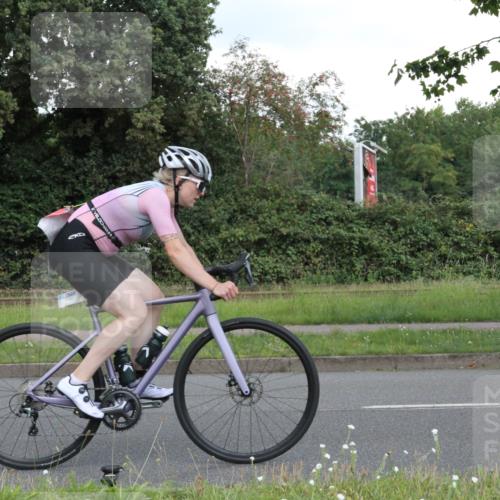 10.08.2025 - GEWOBA Citytriathlon Bremen Yannick Fuchs http://msf.ph/oto/8566913 10.08.2025 12:24:58 Radfahren 698, 737, 814, 880, 890, 896, 954, 955, 958 meine-sportfotos.de