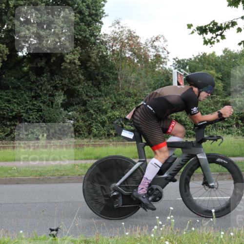 10.08.2025 - GEWOBA Citytriathlon Bremen Yannick Fuchs http://msf.ph/oto/8566915 10.08.2025 12:25:00 Radfahren 737, 814, 880, 890, 896, 954, 955, 958 meine-sportfotos.de