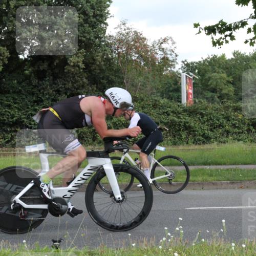 10.08.2025 - GEWOBA Citytriathlon Bremen Yannick Fuchs http://msf.ph/oto/8566948 10.08.2025 12:25:54 Radfahren 611, 677, 684, 693, 730, 755, 830, 849, 850, 865, 871, 1014 meine-sportfotos.de