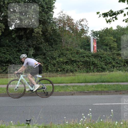 10.08.2025 - GEWOBA Citytriathlon Bremen Yannick Fuchs http://msf.ph/oto/8566954 10.08.2025 12:26:00 Radfahren 611, 661, 677, 693, 730, 755, 786, 830, 842, 849, 865, 871, 911, 1014 meine-sportfotos.de