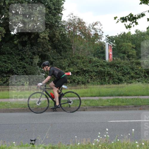 10.08.2025 - GEWOBA Citytriathlon Bremen Yannick Fuchs http://msf.ph/oto/8566963 10.08.2025 12:26:10 Radfahren 608, 611, 661, 730, 755, 786, 808, 842, 865, 871, 911, 1014 meine-sportfotos.de