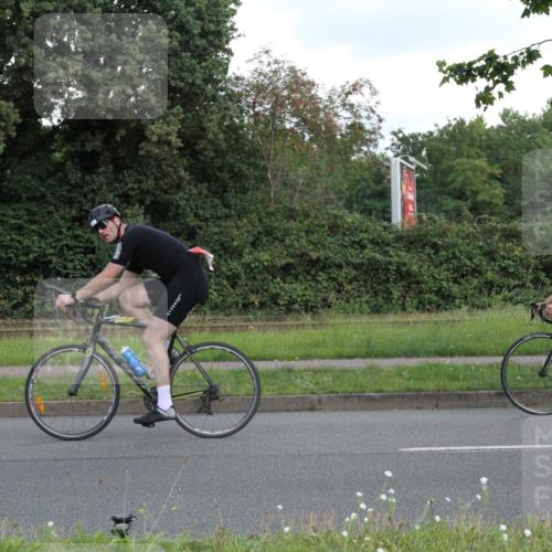 10.08.2025 - GEWOBA Citytriathlon Bremen Yannick Fuchs http://msf.ph/oto/8566968 10.08.2025 12:26:16 Radfahren 608, 611, 628, 661, 731, 786, 808, 842, 865, 871, 911 meine-sportfotos.de