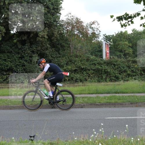 10.08.2025 - GEWOBA Citytriathlon Bremen Yannick Fuchs http://msf.ph/oto/8566976 10.08.2025 12:26:31 Radfahren 574, 628, 668, 731, 808, 837, 903, 930, 972 meine-sportfotos.de