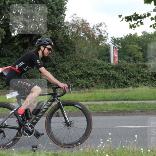 10.08.2025 - GEWOBA Citytriathlon Bremen Yannick Fuchs http://msf.ph/oto/8566977 10.08.2025 12:26:32 Radfahren 574, 628, 668, 731, 837, 903, 930, 939, 972 meine-sportfotos.de