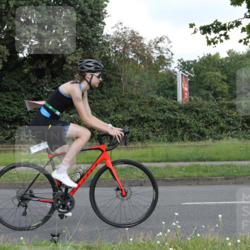 10.08.2025 - GEWOBA Citytriathlon Bremen Yannick Fuchs http://msf.ph/oto/8566979 10.08.2025 12:26:33 Radfahren 574, 628, 668, 710, 731, 837, 903, 930, 939, 972 meine-sportfotos.de