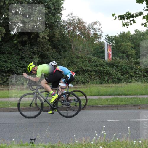 10.08.2025 - GEWOBA Citytriathlon Bremen Yannick Fuchs http://msf.ph/oto/8566982 10.08.2025 12:26:38 Radfahren 574, 628, 644, 668, 710, 731, 837, 846, 889, 903, 930, 939, 946, 972 meine-sportfotos.de