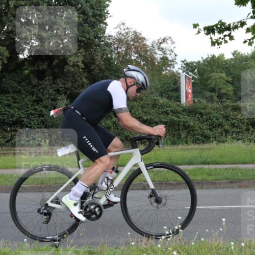 10.08.2025 - GEWOBA Citytriathlon Bremen Yannick Fuchs http://msf.ph/oto/8566984 10.08.2025 12:26:43 Radfahren 574, 644, 668, 710, 837, 846, 889, 903, 930, 939, 946, 948, 972 meine-sportfotos.de