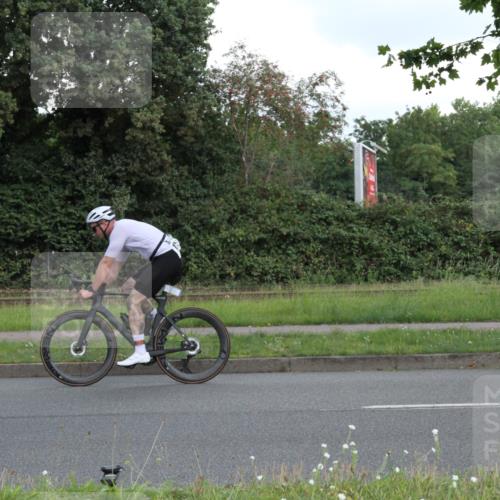 10.08.2025 - GEWOBA Citytriathlon Bremen Yannick Fuchs http://msf.ph/oto/8566986 10.08.2025 12:26:45 Radfahren 574, 644, 668, 703, 710, 837, 846, 889, 903, 928, 930, 939, 946, 948, 972 meine-sportfotos.de